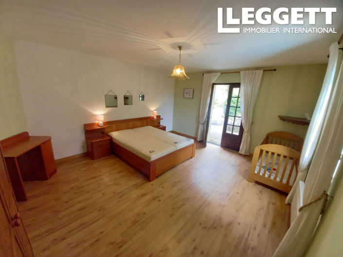 Image No.8-6 Bed House for sale