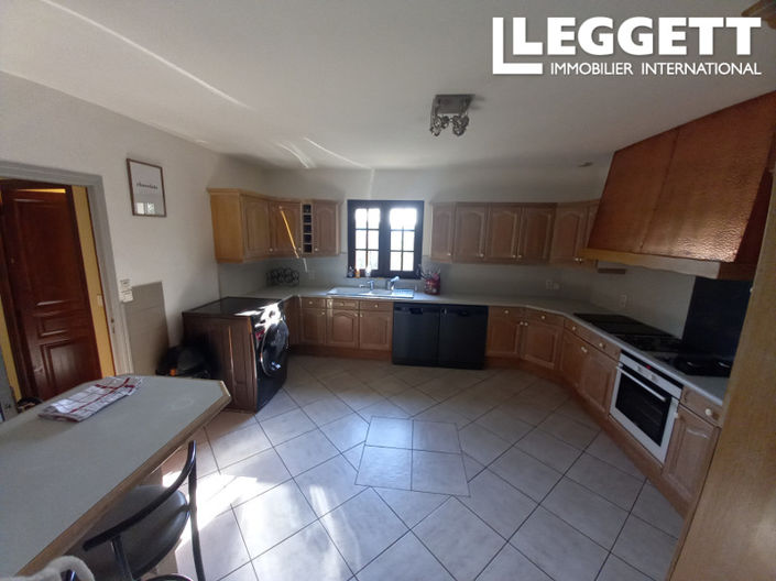 Image No.8-6 Bed House for sale