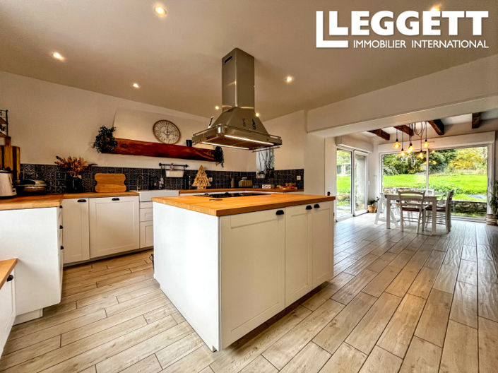 Image No.5-6 Bed House for sale