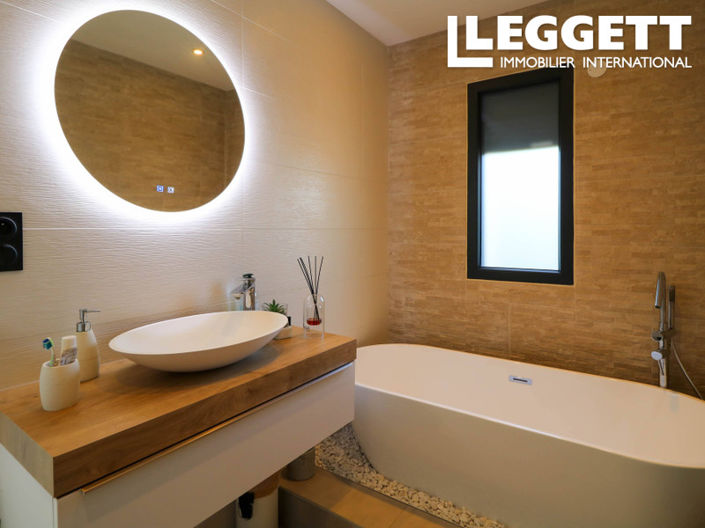 Image No.6-4 Bed House for sale