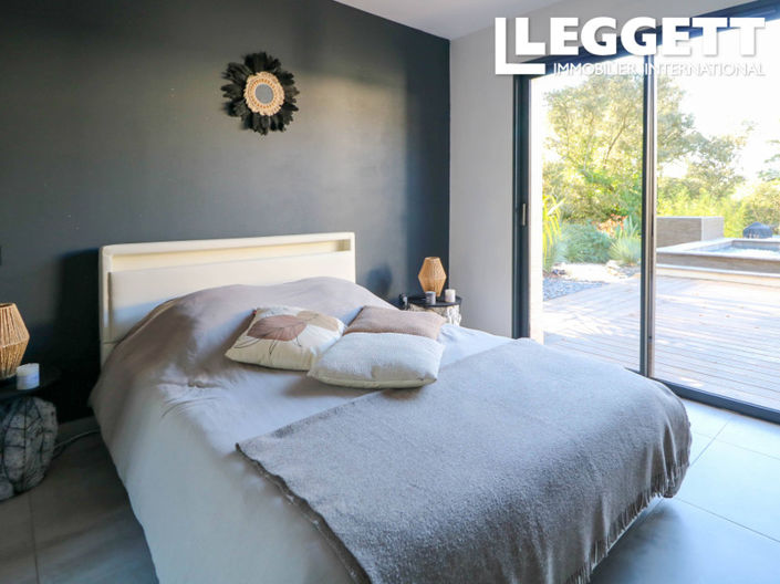 Image No.7-4 Bed House for sale