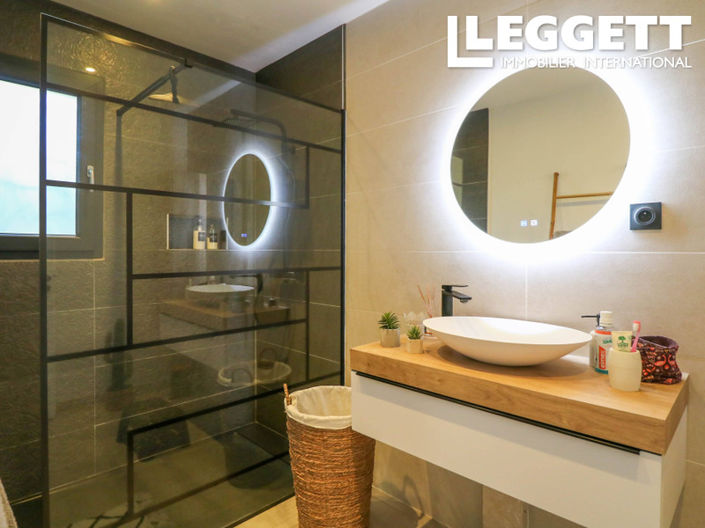 Image No.8-4 Bed House for sale