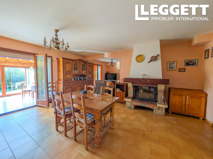 Image No.2-4 Bed House for sale