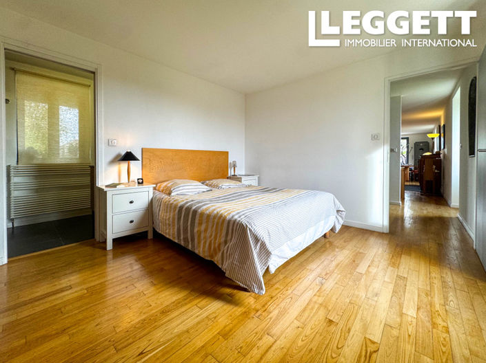 Image No.8-3 Bed House for sale