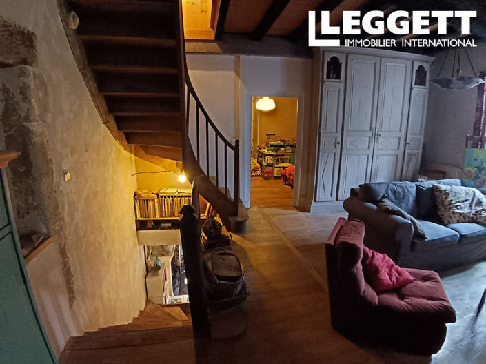 Image No.8-6 Bed House for sale