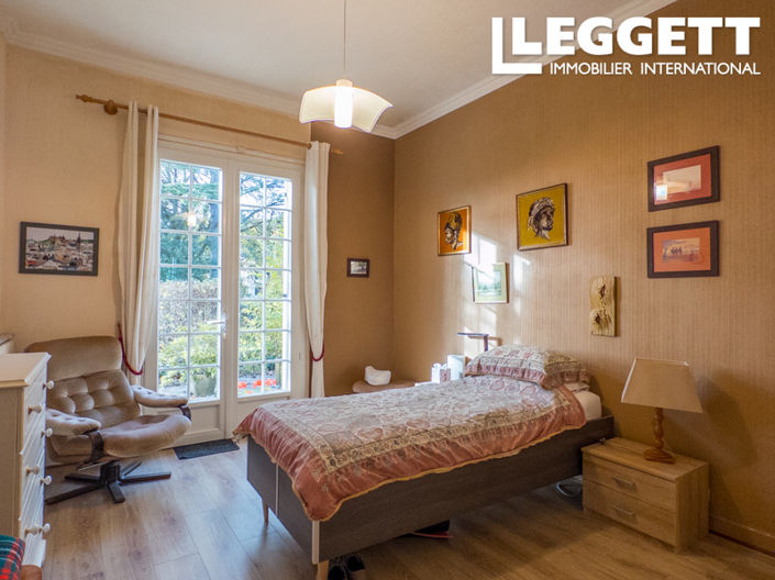 Image No.8-5 Bed House for sale