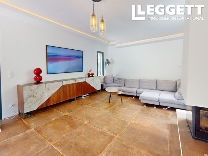 Image No.10-4 Bed House for sale