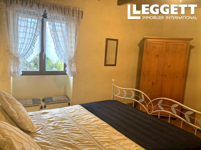 Image No.10-3 Bed House for sale