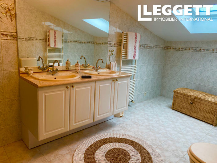 Image No.6-3 Bed House for sale