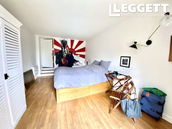 Image No.6-5 Bed House for sale