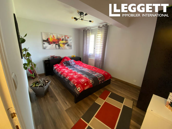 Image No.5-5 Bed House for sale