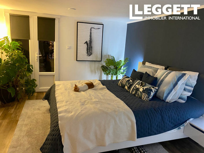 Image No.6-5 Bed House for sale