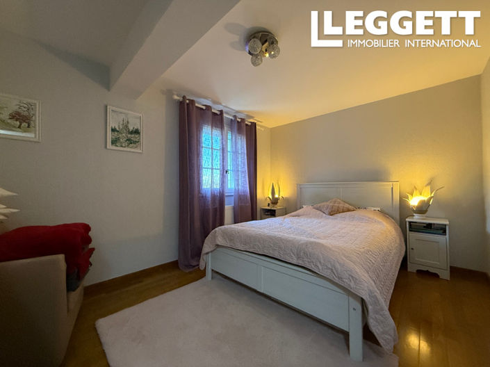 Image No.8-5 Bed House for sale