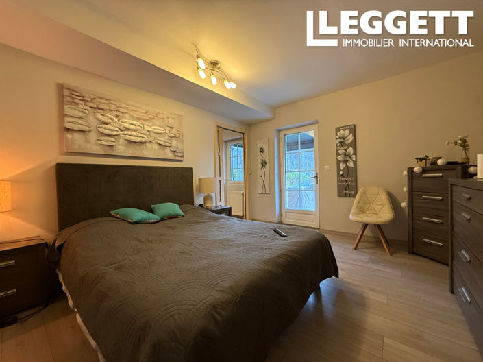 Image No.9-5 Bed House for sale