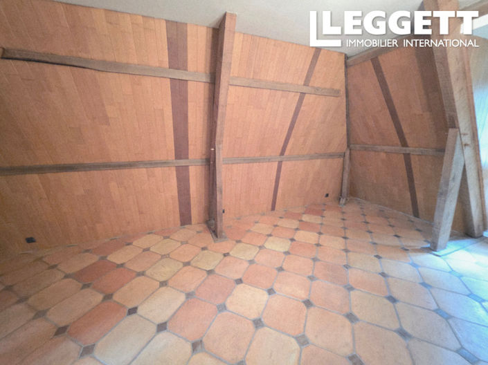 Image No.10-3 Bed House for sale