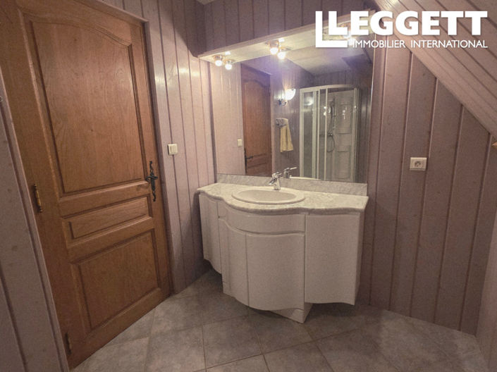 Image No.8-3 Bed House for sale