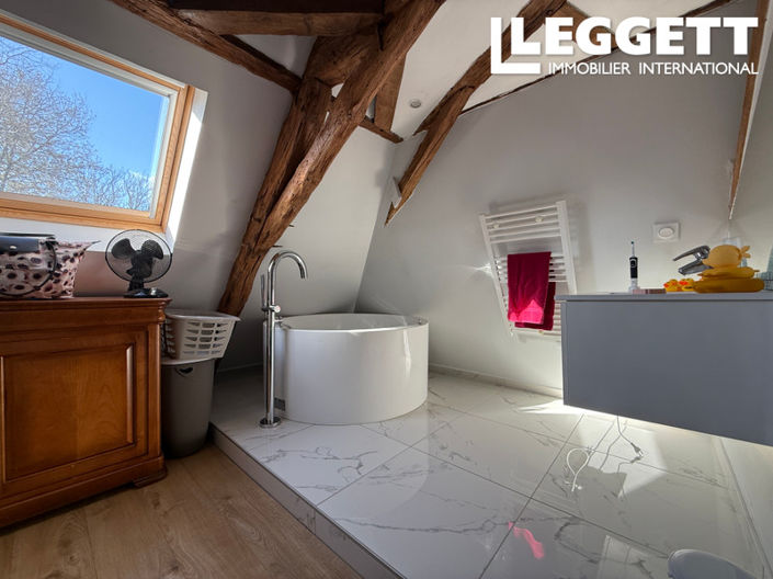 Image No.8-5 Bed House for sale