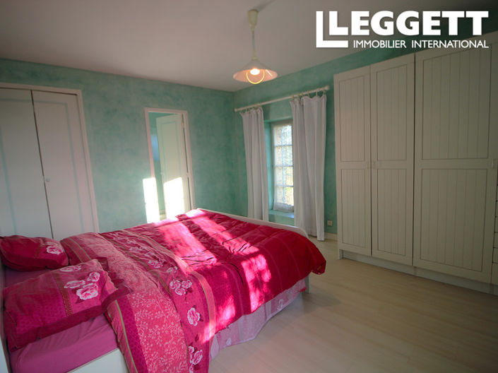 Image No.8-5 Bed House for sale