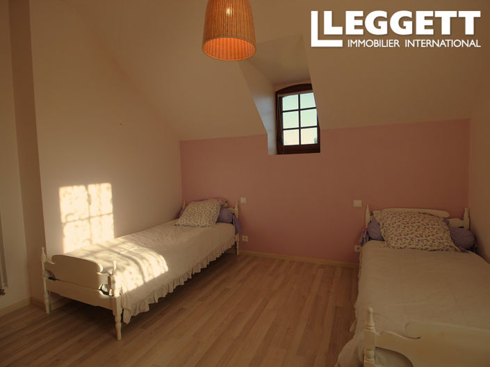 Image No.9-5 Bed House for sale