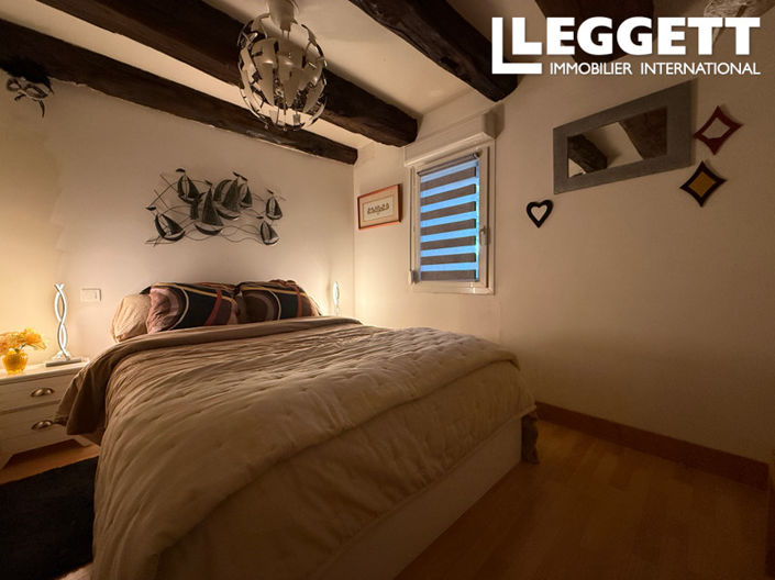 Image No.8-5 Bed House for sale