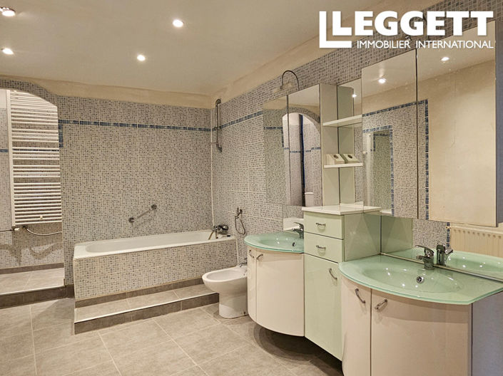 Image No.5-7 Bed House for sale