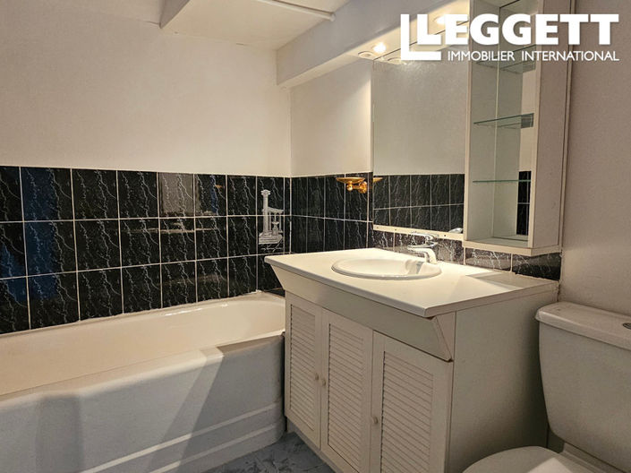 Image No.7-7 Bed House for sale