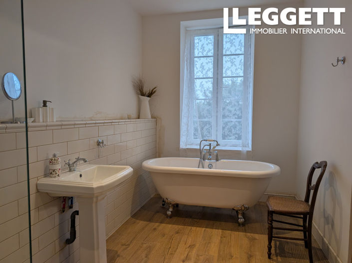 Image No.10-6 Bed House for sale