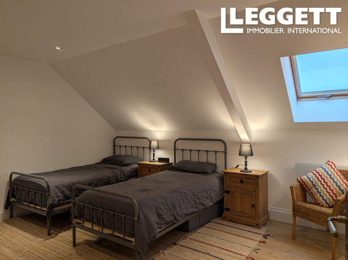 Image No.9-6 Bed House for sale