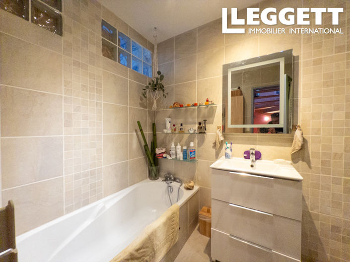 Image No.10-2 Bed House for sale