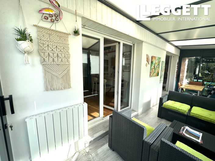 Image No.8-6 Bed House for sale