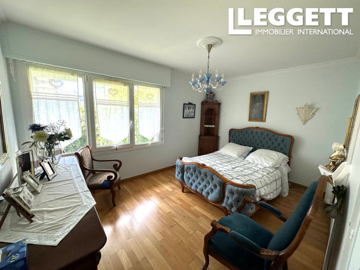 Image No.9-6 Bed House for sale