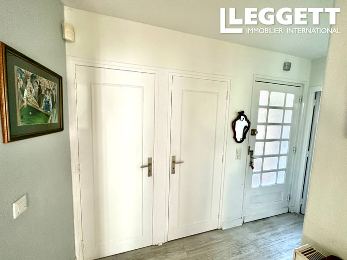 Image No.10-6 Bed House for sale