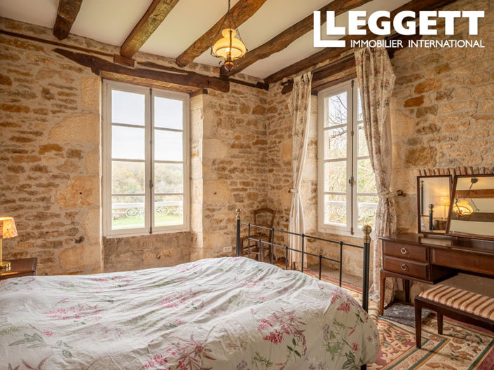 Image No.8-7 Bed House for sale