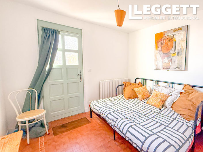 Image No.10-6 Bed House for sale