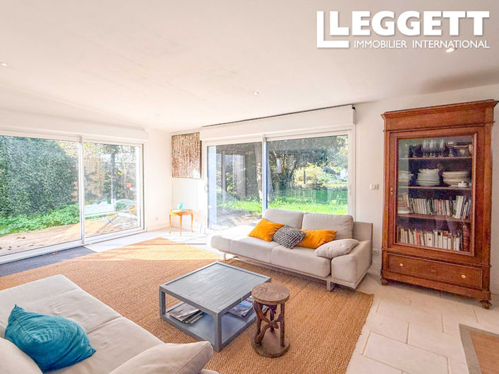 Image No.2-6 Bed House for sale