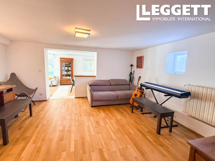 Image No.9-6 Bed House for sale