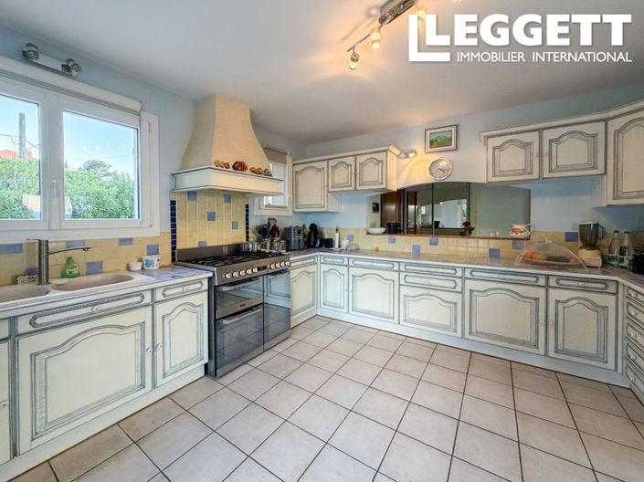 Image No.5-7 Bed House for sale