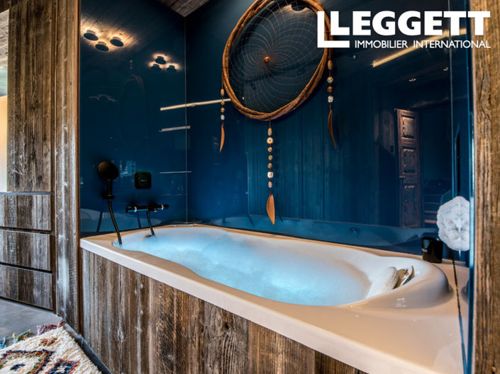 Image No.8-6 Bed House for sale