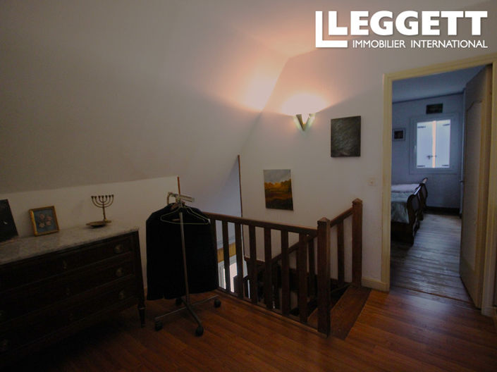 Image No.10-3 Bed House for sale