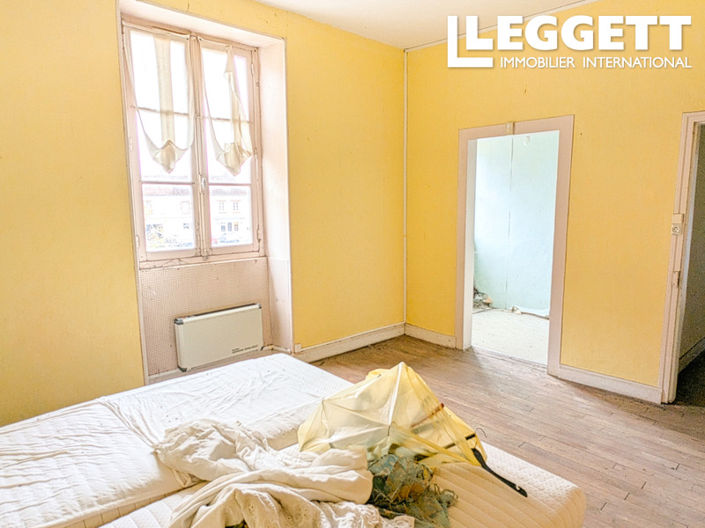 Image No.8-6 Bed House for sale