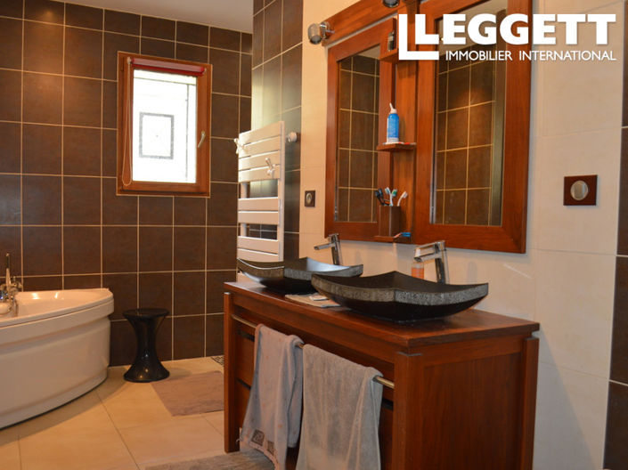 Image No.7-3 Bed House for sale