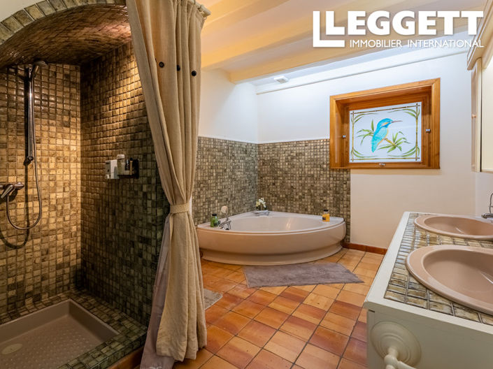 Image No.10-8 Bed House for sale