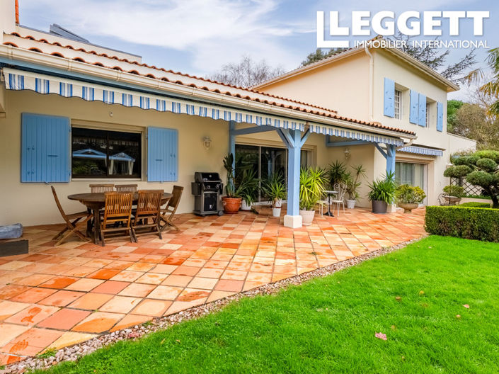 Image No.3-8 Bed House for sale