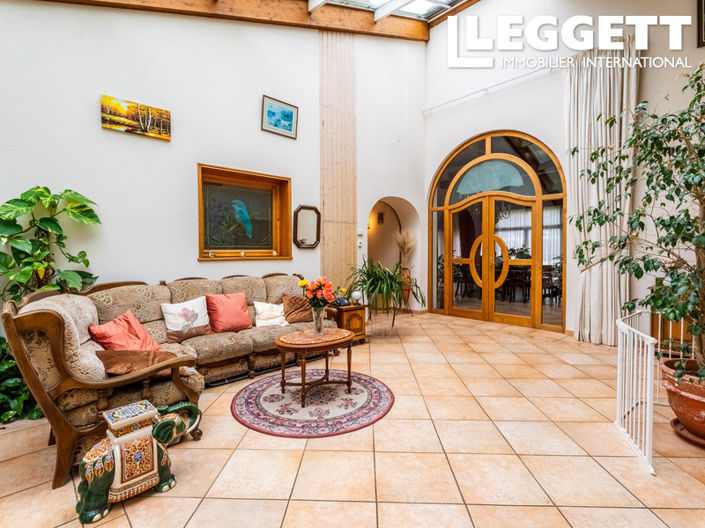 Image No.4-8 Bed House for sale