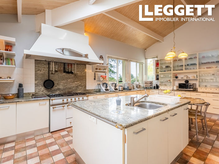 Image No.7-8 Bed House for sale