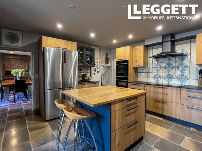 Image No.8-5 Bed House for sale