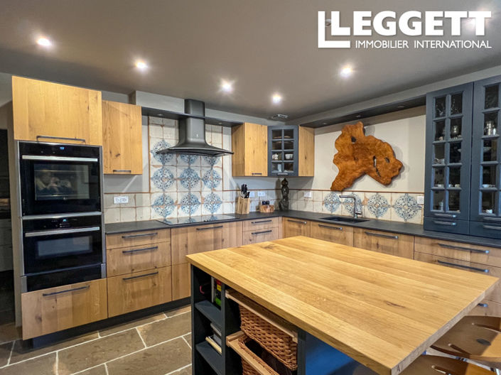 Image No.9-5 Bed House for sale