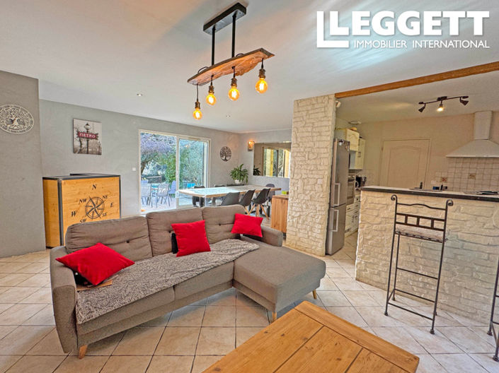 Image No.8-3 Bed House for sale