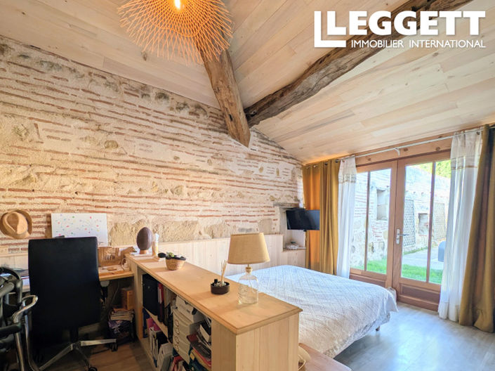 Image No.8-5 Bed House for sale