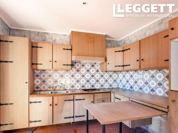 Image No.8-5 Bed House for sale